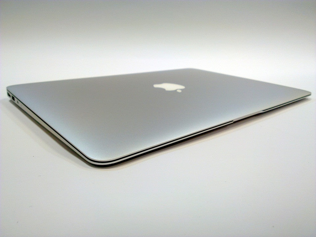 Apple Macbook Air 13-inch: Core i5 4GB 256GB-SSD High Sierra