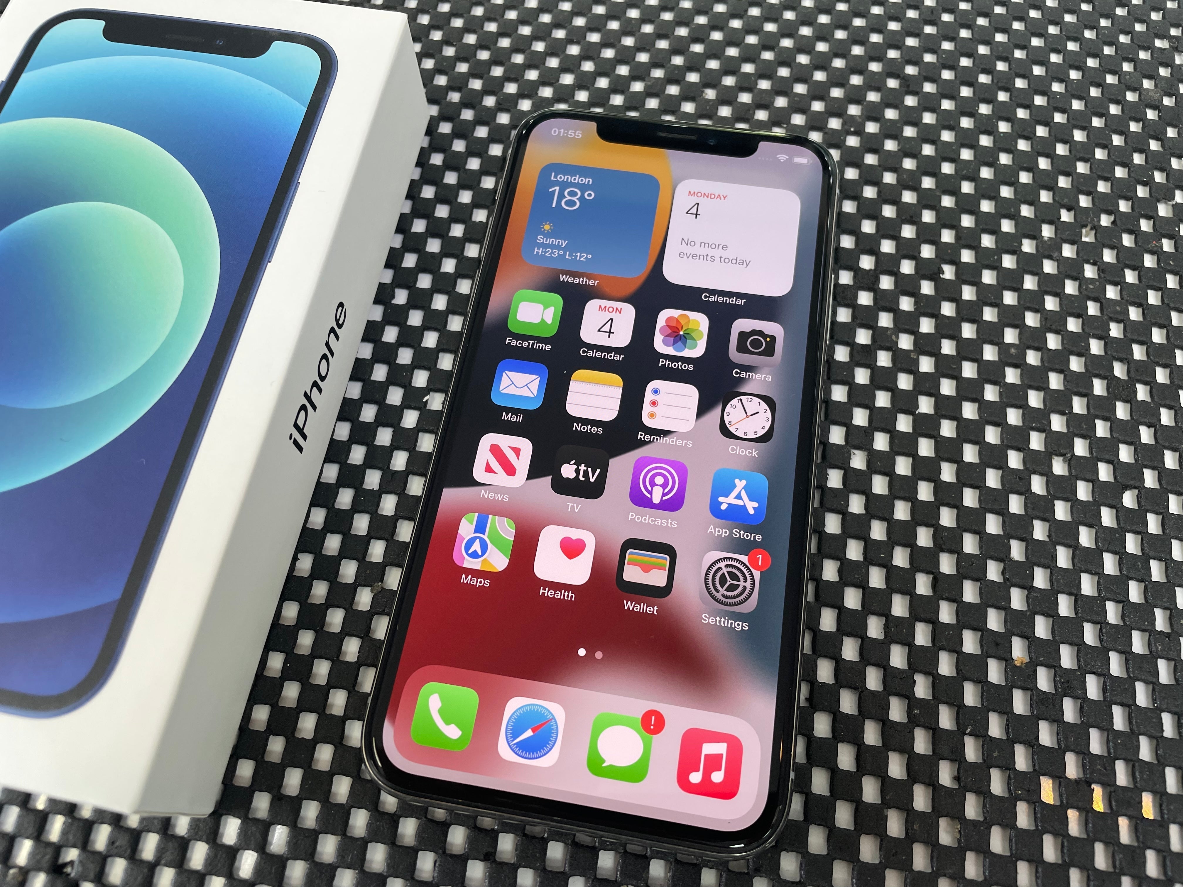 iPhone SE 2020 64GB White
