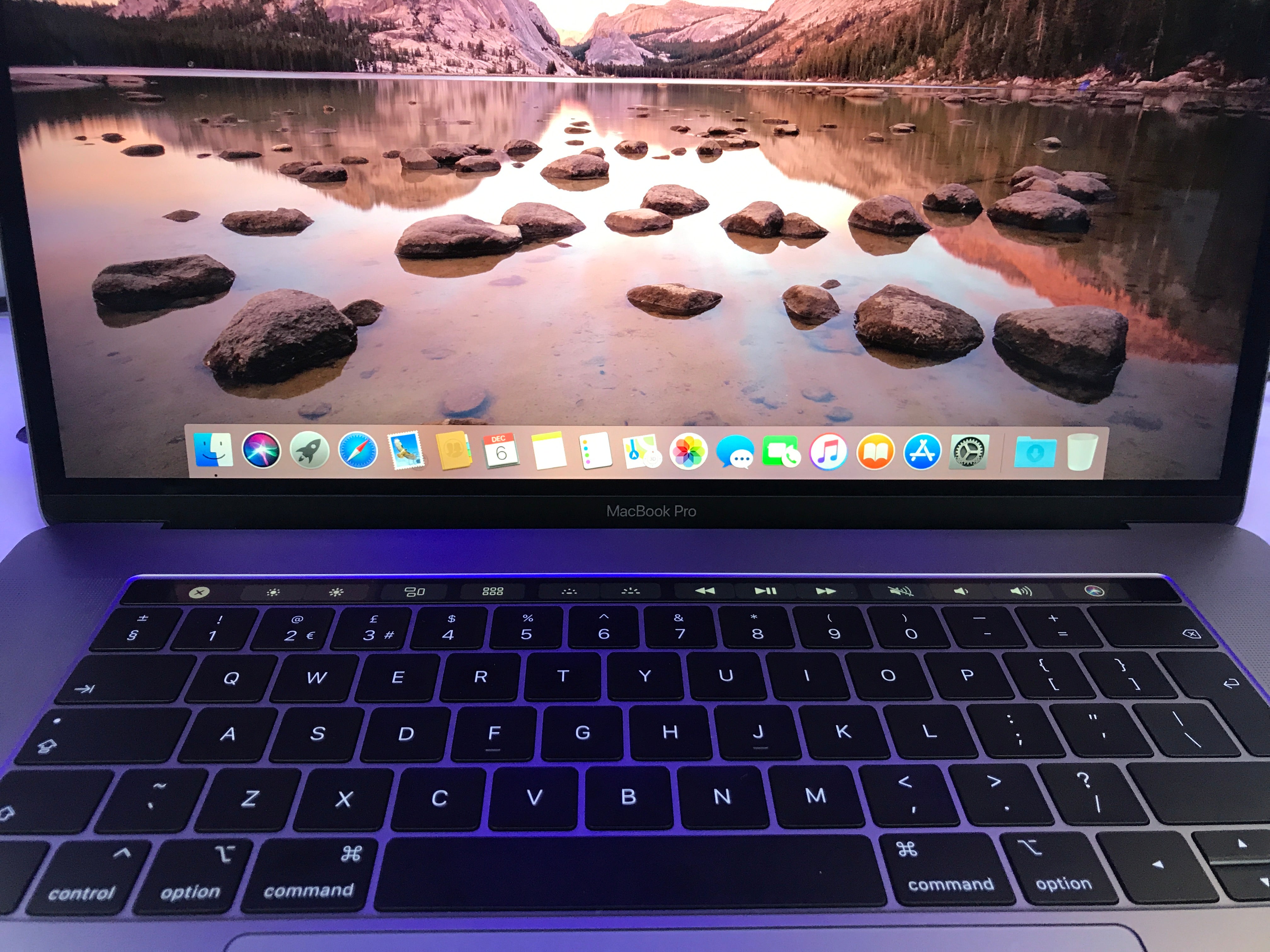Apple MacBook Pro 15.4-inch 16GB 256GB Touchbar