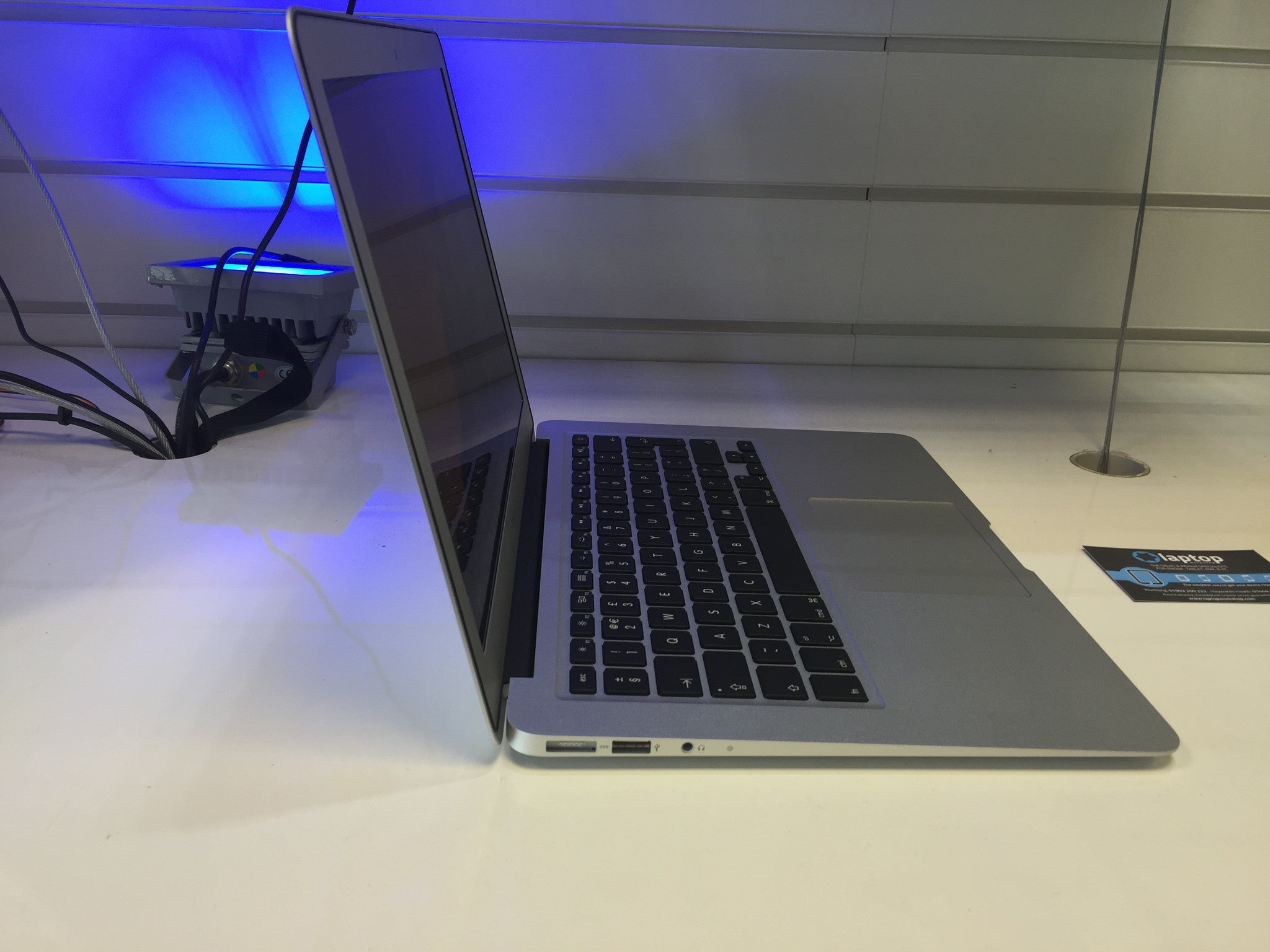 Apple Macbook Air 13-inch: Core i5 4GB 128GB-SSD 2012/2013